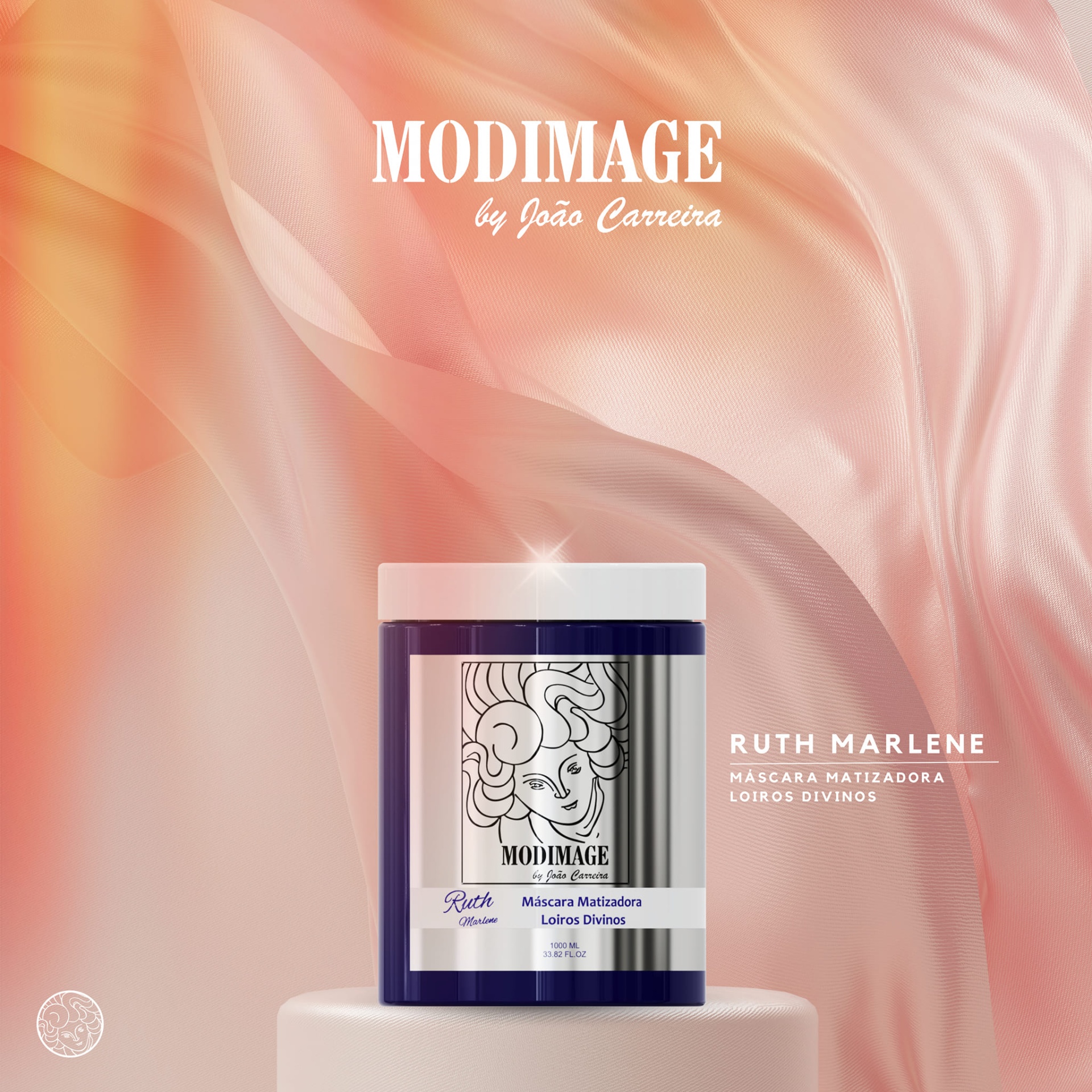 Ruth Marlene | Máscara Matizadora Loiros Divinos Frasco roxo de máscara matizadora com tampa branca e design abstrato em fundo rosa