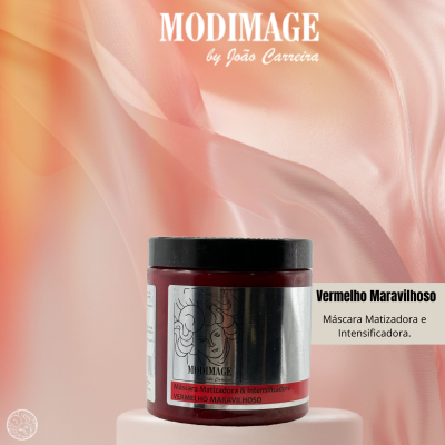 Frasco vermelho de máscara capilar MODIMAGE com tampa preta sobre base branca e fundo de tecido rosa