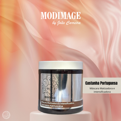 Frasco prateado de máscara matizadora e intensificadora Castanha Portuguesa da MODIMAGE sobre pedestal branco com fundo rosa e laranja