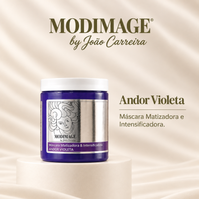 Frasco roxo de máscara capilar Modimage Andor Violeta sobre suporte cilíndrico creme