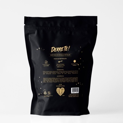 Embalagem preta de mistura de ervas e pétalas com texto dourado DERRETE!