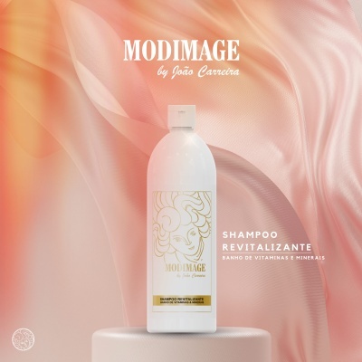 Frasco branco de shampoo MODIMAGE com rótulo dourado e fundo laranja rosa
