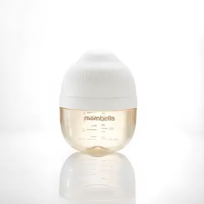 Frasco de biberão transparente com tampa branca e inscrições mambella