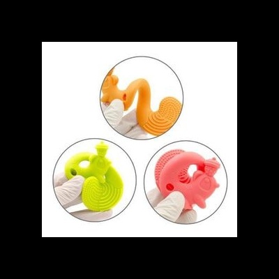 Mordedores de silicone em forma de animais coloridos com texturas variadas.