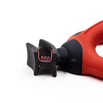 cortador de unha elétrico vermelho e preto com lâminas e molas vermelhas