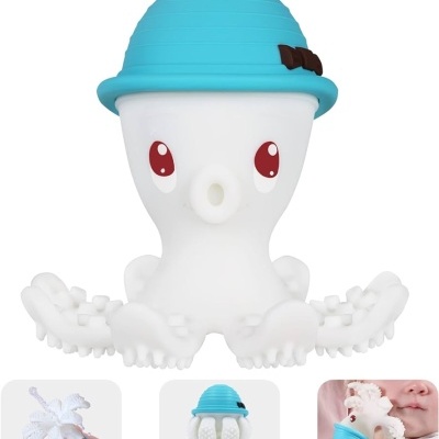 Brinquedo ou mordedor infantil em forma de polvo branco com chapéu azul