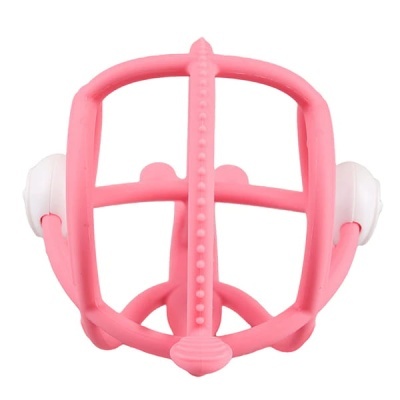 Máscara facial cor-de-rosa em plástico flexível com componentes brancos nas laterais