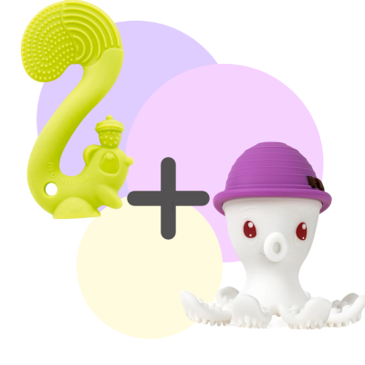 Dois brinquedos para bebés, um verde e outro branco com chapéu roxo