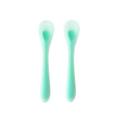 Duas colheres de silicone verde água