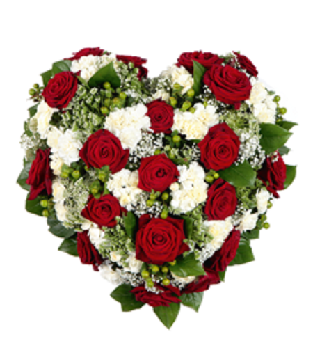 Arranjo floral em forma de coração com rosas vermelhas e cravos brancos