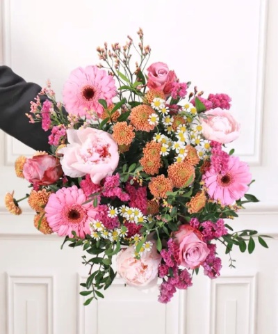 buquê colorido de flores várias com fundo branco