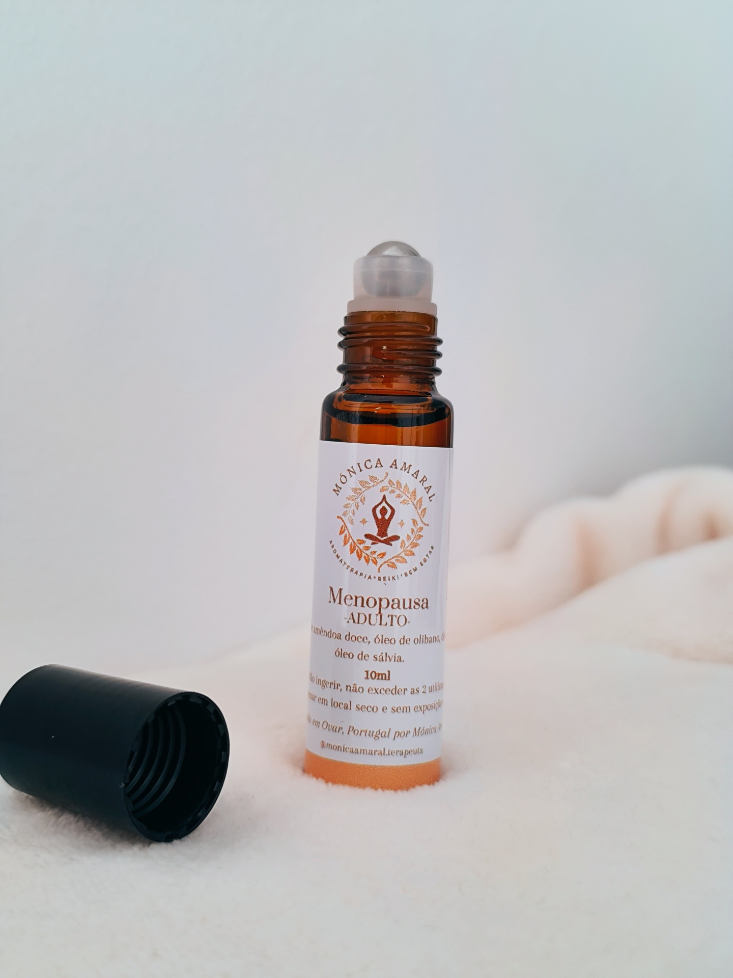 Roll on Menopausa Frasco roll-on de óleo para menopausa em vidro âmbar com tampo preto