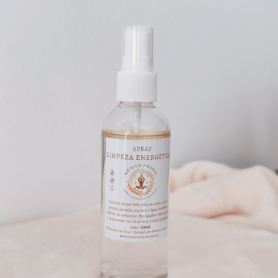 Frasco de spray transparente com etiqueta branca