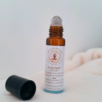 Frasco de vidro âmbar com aplicador roll-on e tampa preta para produto Ansiedade - adulto