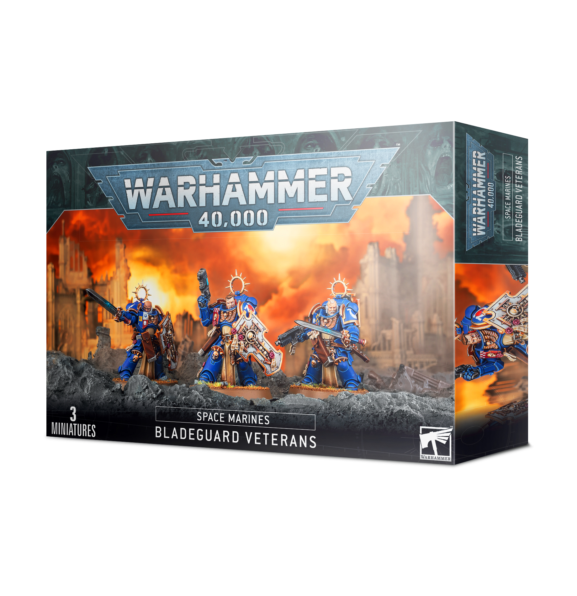 Caixa de miniaturas Warhammer 40.000 Space Marines Bladeguard Veterans com três figuras pintadas