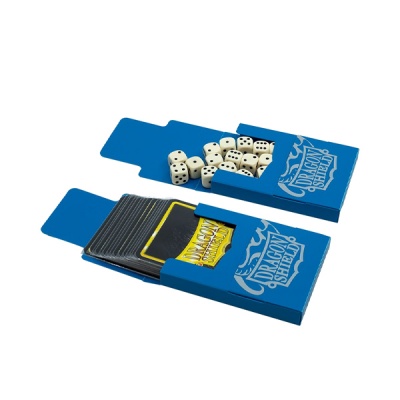 Caixas azuis de cartão com dados brancos e cartas de jogo, texto 'DRAGON SHIELD'