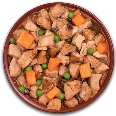 Prato redondo com carne, cenoura e ervilhas