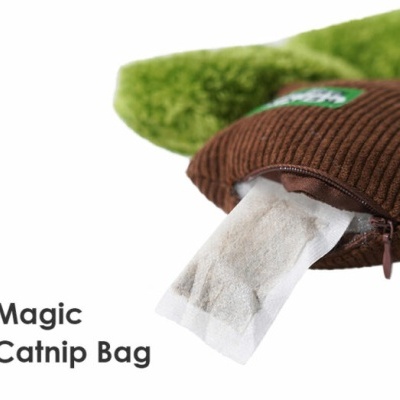 Bolsa castanha acanalhada para erva-do-gato com saco visível e texto Magic Catnip Bag
