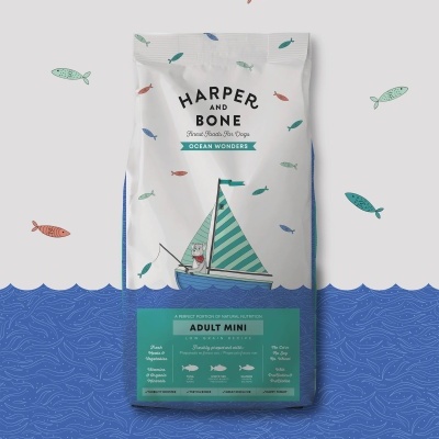 Saco de ração para cães HARPER AND BONE com design de barco e peixes coloridos