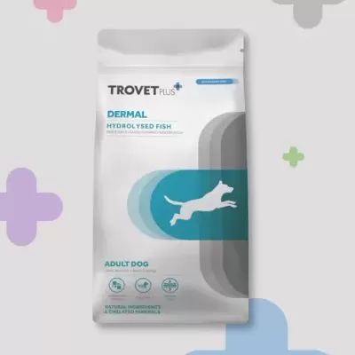 Embalaem de ração TROVET PLUS com cão e texto em azul e cinzento