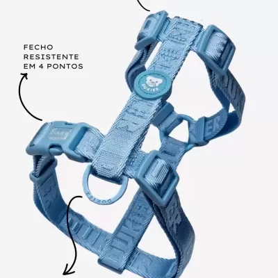 peitoral azul ajustável para cão com fechos e anel metálico