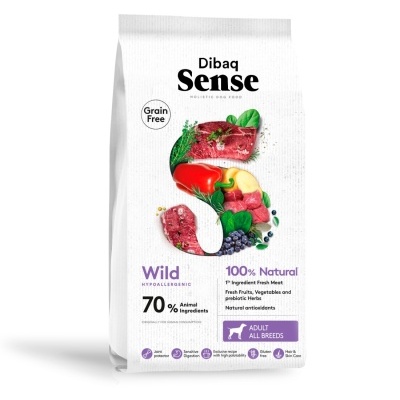 Saco branco de ração para cães Dibaq Sense Wild com imagens de carne e legumes.