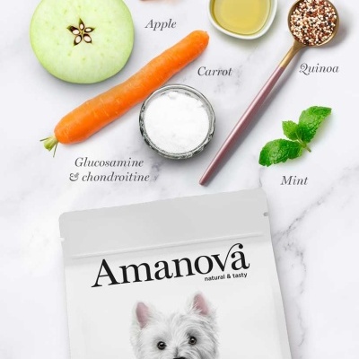 Embalagem de alimento para cão Amanova Puppy Mini com ingredientes naturais à volta