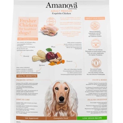 Pacote branco de ração Amanova Adult Medium Exquisite Chicken com informações do produto e imagem de frango.