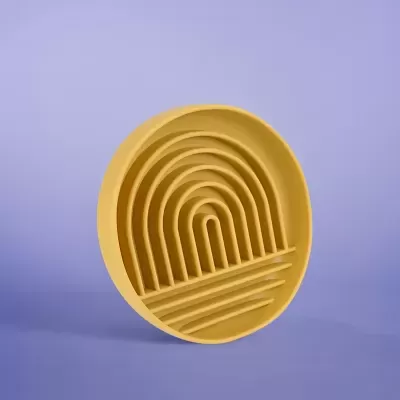 Forma redonda amarela em silicone com padrão em arcos