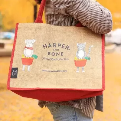 Saco de compras em juta com ilustrações e texto para pets