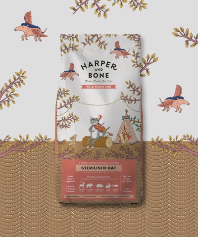 Embalagem de comida para gatos Harper and Bone Wild Mountain com ilustração colorida e texto