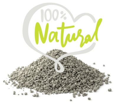 Monte de grânulos cinzentos com texto '100% Natural' em fundo branco