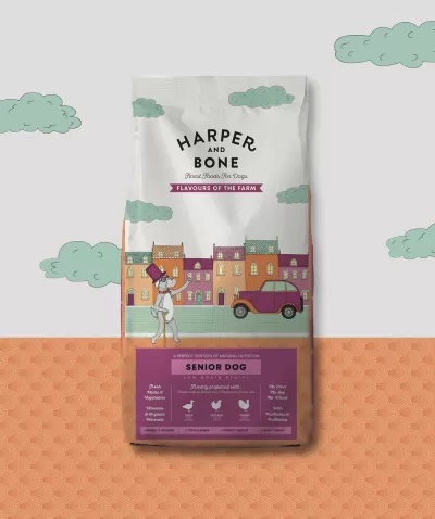 Pacote de comida para cães Harper and Bone Senior Dog com design de casas e nuvens