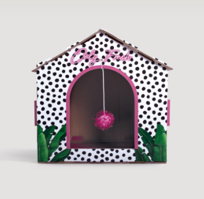 Caixa decorativa com padrão de bolinhas, folhas verdes, texto Only Fresh rosa e pompom pendurado