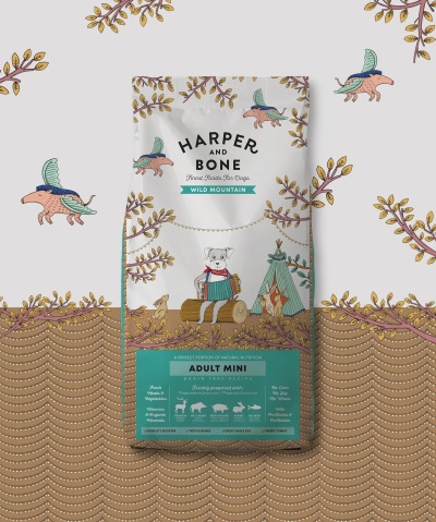 Saco de ração para cães Harper and Bone Adult Mini com ilustrações coloridas e texto visível