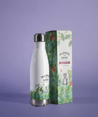 Garrafa de água branca decorada com ilustração e caixa com design floral