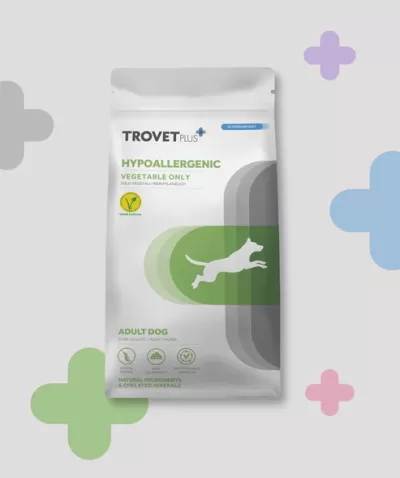 Embalagem de ração para cão adulto TROVET PLUS Hypoallergenic Vegetable Only com design branco e verde