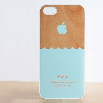 Capa para iPhone em madeira e azul claro com logótipo da Apple