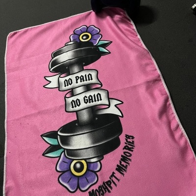 Pink gym towel with dumbbell, flowers, and text NO PAIN NO GAIN and MOSH PIT MEMORIES