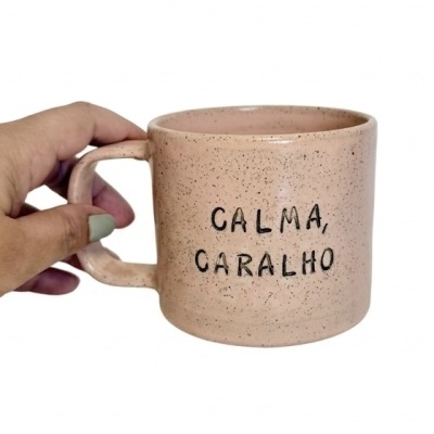 https://www.motiveceramica.com/product/caneca-calma-caralho-salmao
