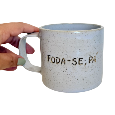 https://www.motiveceramica.com/product/caneca-foda-se-pa-azul-celestial