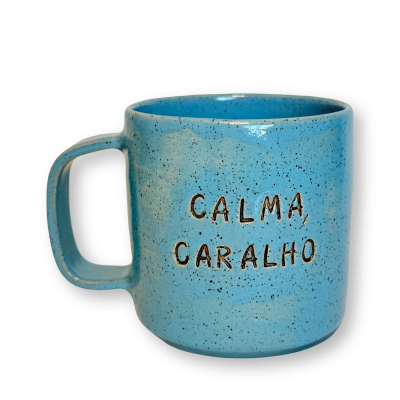 https://www.motiveceramica.com/product/caneca-calma-caralho-azul-pavao