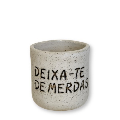 https://www.motiveceramica.com/product/mini-copinho-deixa-te-de-merdas-branco-vintage