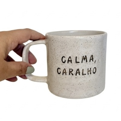 https://www.motiveceramica.com/product/caneca-calma-caralho-branco-vintage
