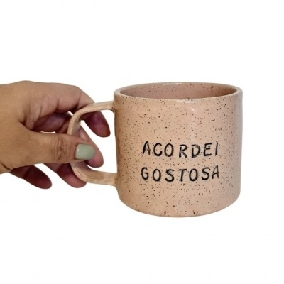 https://www.motiveceramica.com/product/caneca-acordei-gostosa-verde