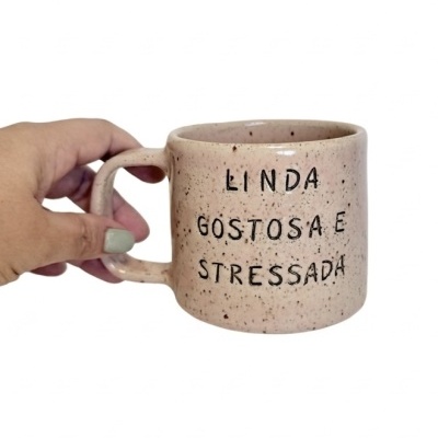 https://www.motiveceramica.com/product/caneca-linda-gostosa-e-stressada