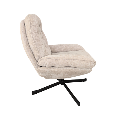 Cadeira estofada bege claro com base preta de quatro pés