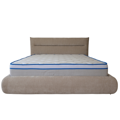 Cama estofada castanho claro com colchão branco bordas azuis