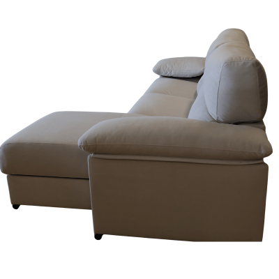 Sofá chaise longue cinzento claro com braços e encosto almofadados
