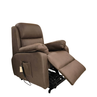 Poltrona reclinável castanha com apoio reclinado e bolso lateral com comando